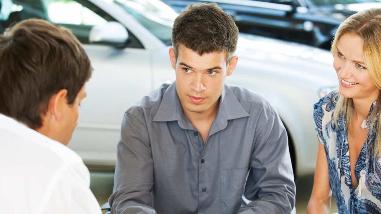 Jeune couple ayant eu un refus au crédit mais obtient un financement auto
