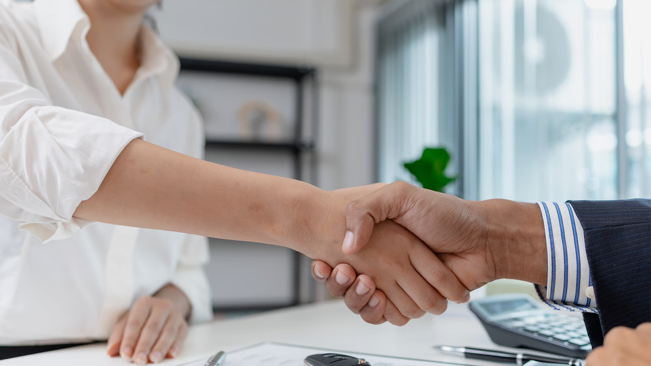 Un processus professionnel de financement de voitures comprenant la discussion financière