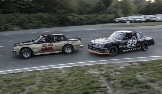 cars_52_and_22_close_race