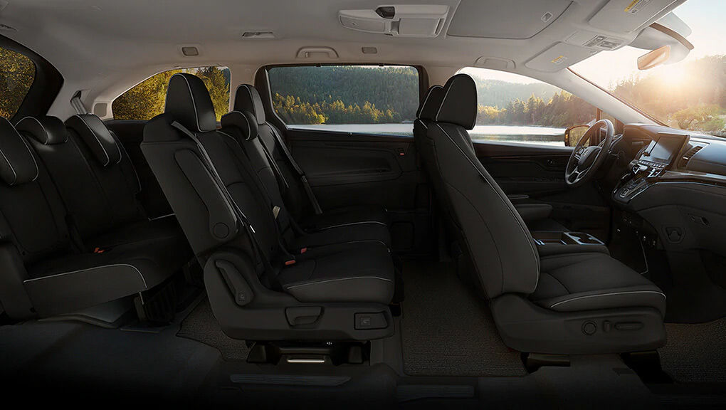 Vue intérieure des trois rangées de sièges de la Honda Odyssey 2021