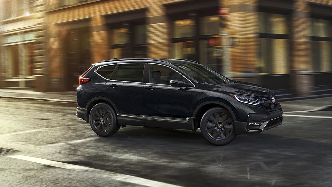 vue latérale du Honda CR-V 2021 tournant à une intersection
