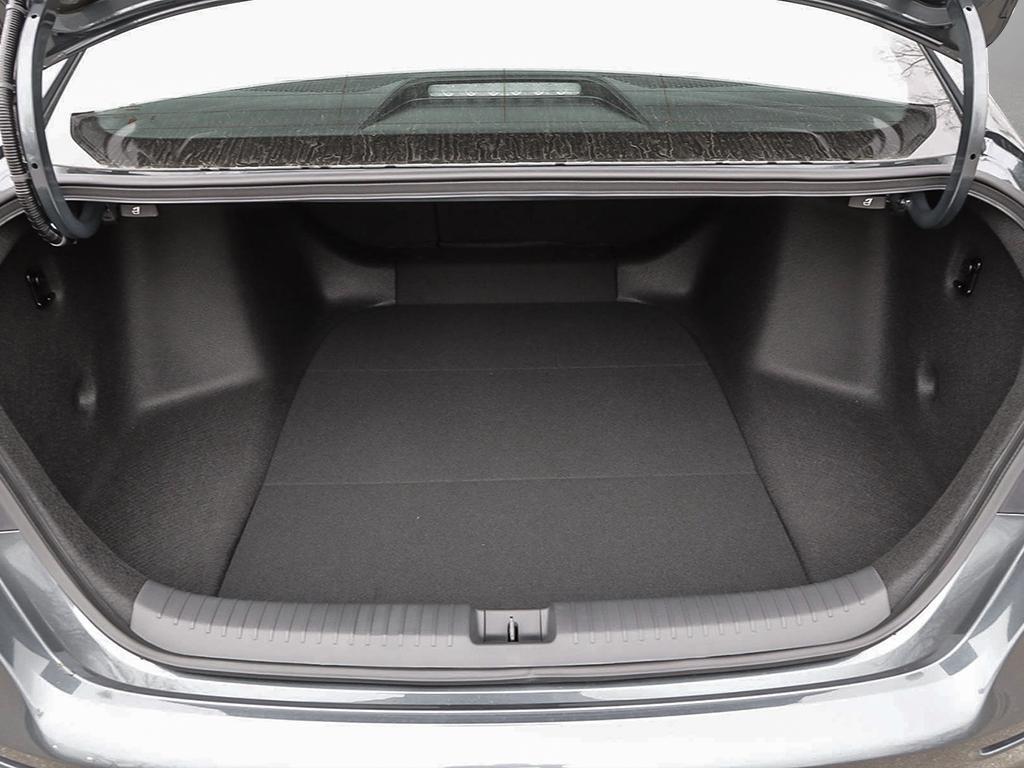 Honda Accord Hybrid Sport‑L 2026 – coffre arrière spacieux ouvert