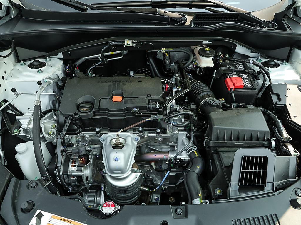 Moteur 2.0L du Honda HR-V EX-L AWD 2026, capot relevé.