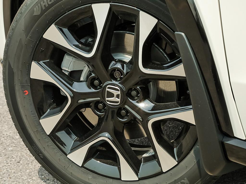 Zoom sur la jante 18 pouces noir usiné du HR-V EX-L AWD 2026.