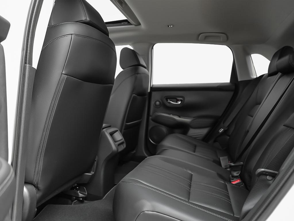 Vue des sièges arrière du HR-V EX-L AWD 2026 avec appuie-têtes et confort optimisé.