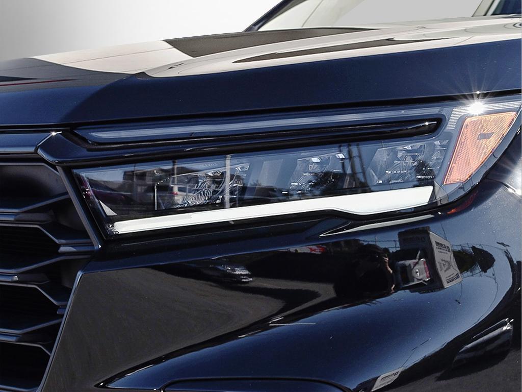 Honda Pilot Sport AWD 2025, gros plan d’un phare avant à DEL