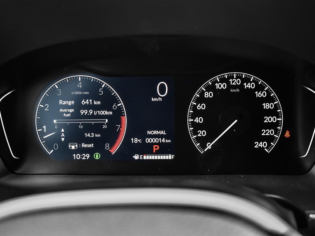 Honda Pilot Sport AWD 2025 intérieur, tableau de bord numérique en gros plan