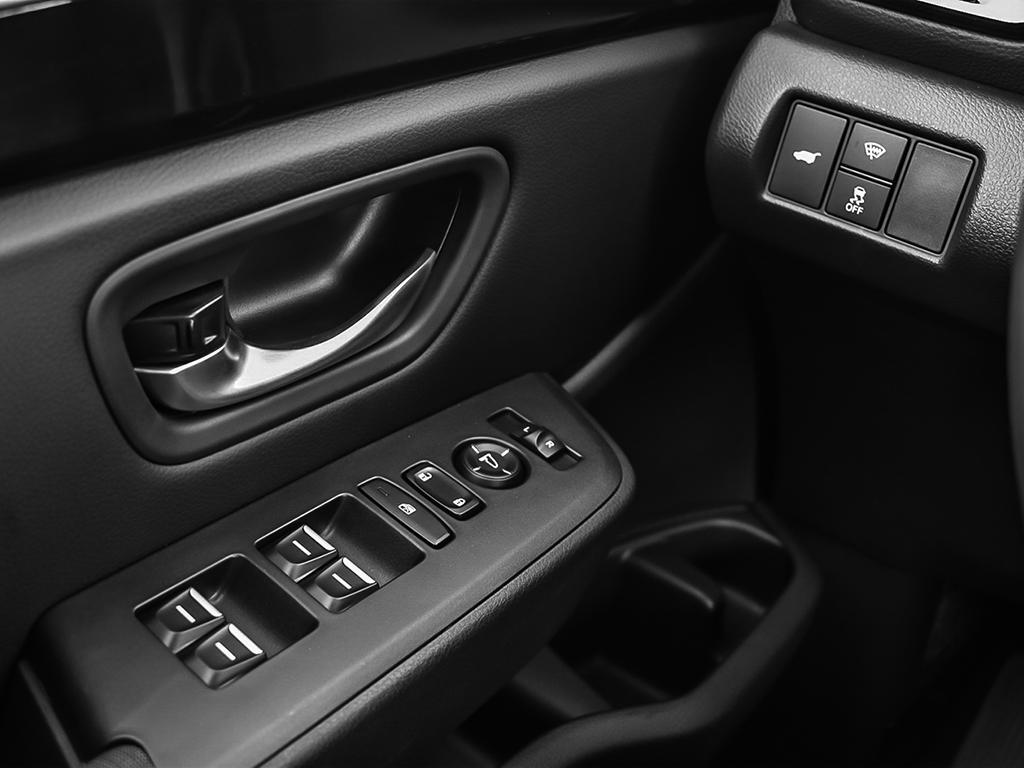 Honda Pilot Sport AWD 2025 intérieur, panneau de vitres électriques sur la porte conducteur