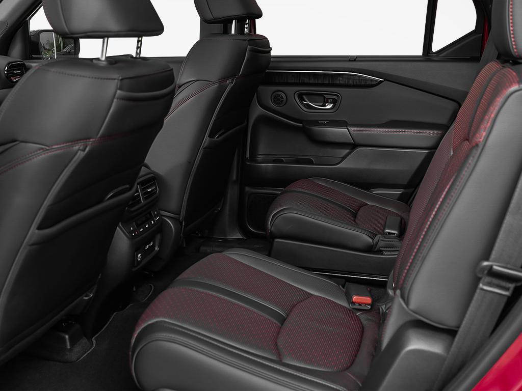 Honda Pilot Black Edition 2025 intérieur en cuir, gros plan sur la banquette arrière