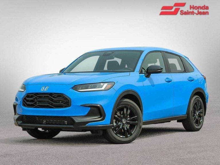 Vue avant trois quarts côté conducteur du Honda HR-V Sport AWD 2027 bleu chez Honda Saint-Jean