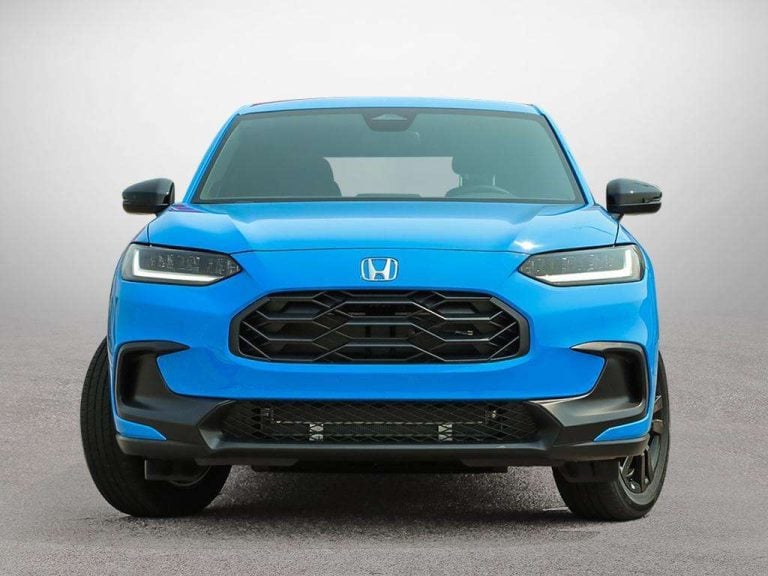 Vue de face du Honda HR-V Sport AWD 2027 bleu avec calandre noire et phares DEL