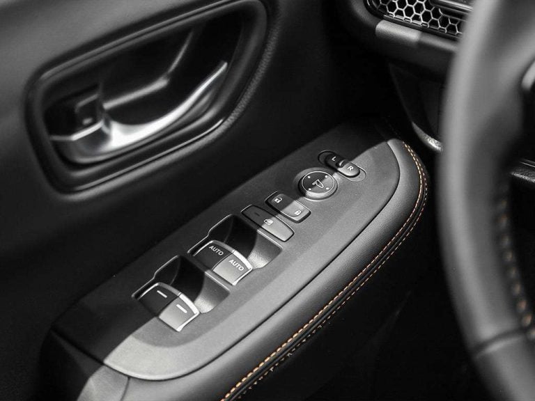 Panneau de commandes de la portière conducteur du Honda HR-V Sport AWD 2027