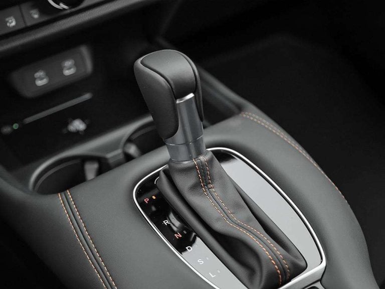 Levier de vitesses et console centrale du Honda HR-V Sport AWD 2027 avec surpiqûres orange