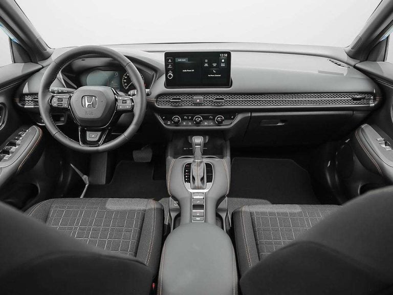 Vue d'ensemble de l'habitacle noir du Honda HR-V Sport AWD 2027